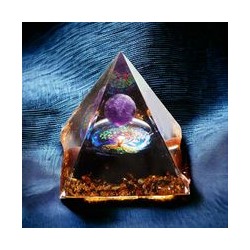 Pyramide en orgonite